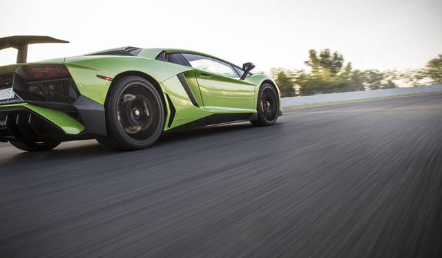 28_Lamborghini_Aventador_SV