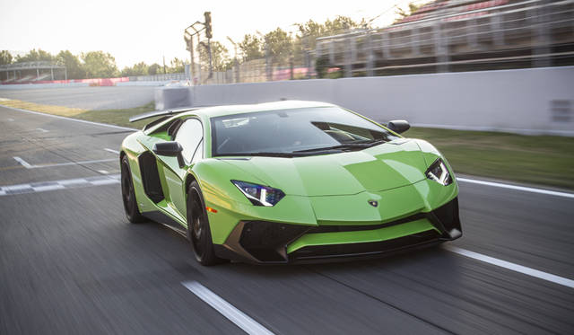 30_Lamborghini_Aventador_SV