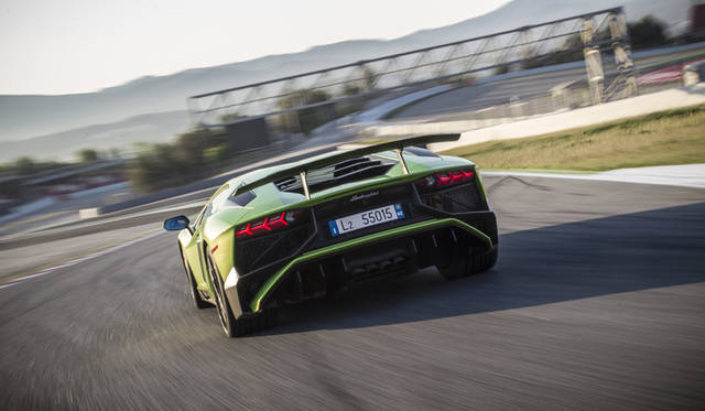 31_Lamborghini_Aventador_SV