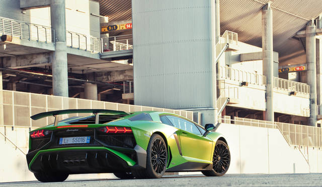 37_Lamborghini_Aventador_SV