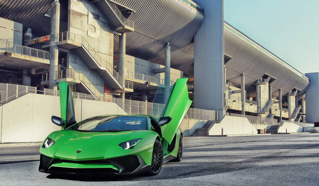 38_Lamborghini_Aventador_SV