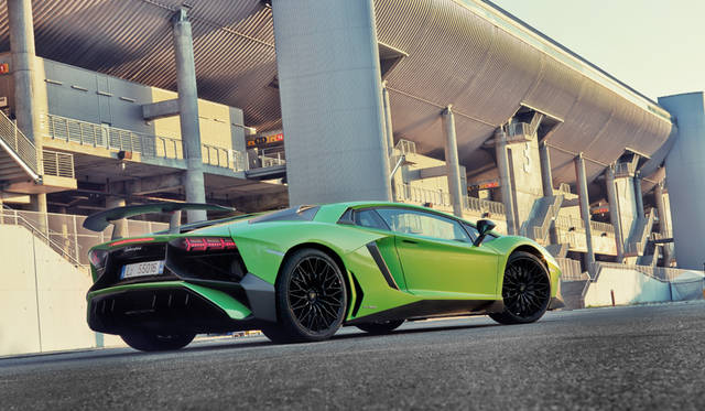 39_Lamborghini_Aventador_SV