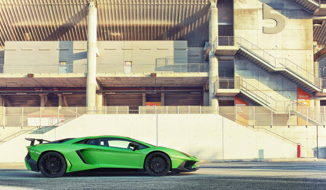 41_Lamborghini_Aventador_SV