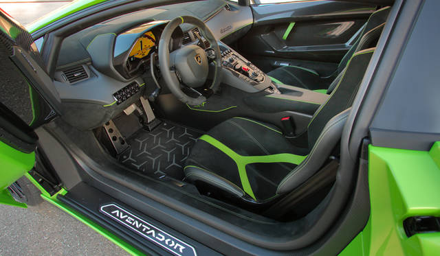 42_Lamborghini_Aventador_SV