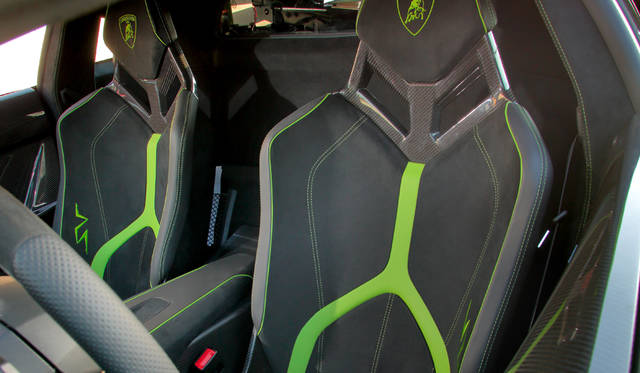 44_Lamborghini_Aventador_SV