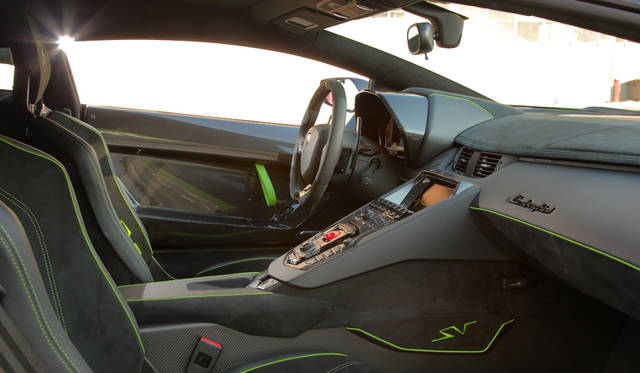 45_Lamborghini_Aventador_SV