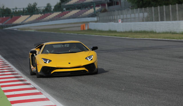 52_Lamborghini_Aventador_SV