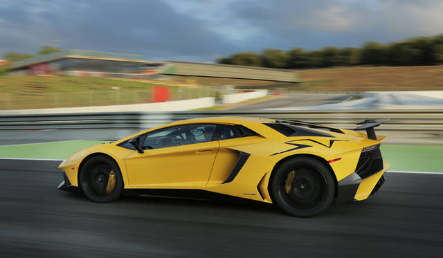 54_Lamborghini_Aventador_SV