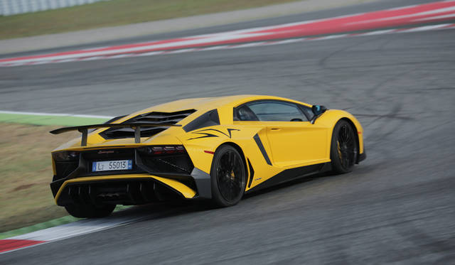 55_Lamborghini_Aventador_SV