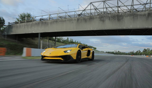 57_Lamborghini_Aventador_SV