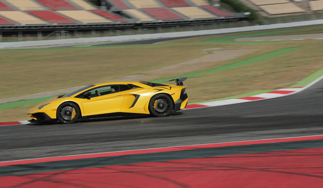 59_Lamborghini_Aventador_SV