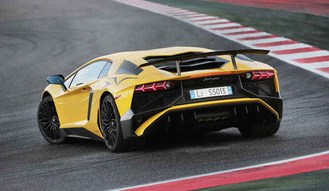 62_Lamborghini_Aventador_SV