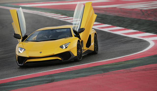 63_Lamborghini_Aventador_SV