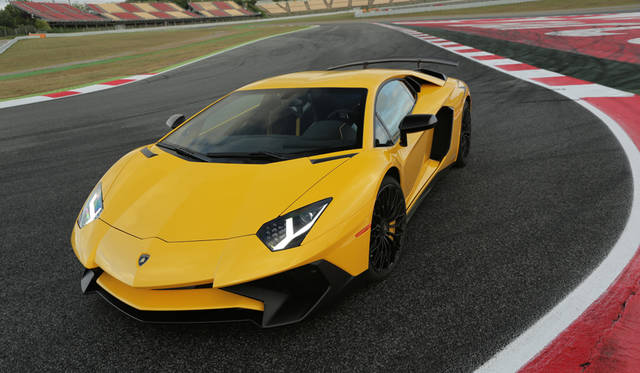 65_Lamborghini_Aventador_SV