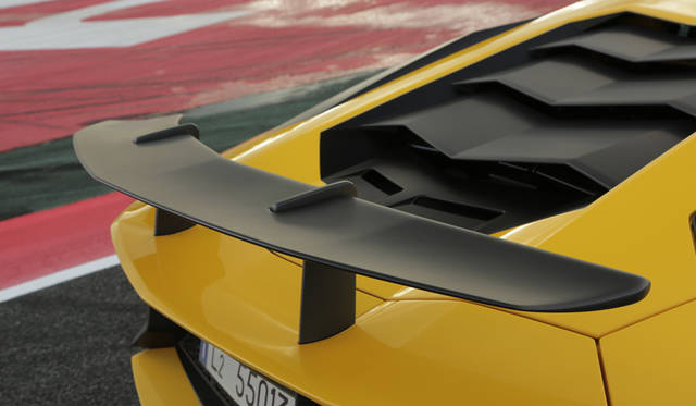 71_Lamborghini_Aventador_SV