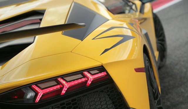 72_Lamborghini_Aventador_SV