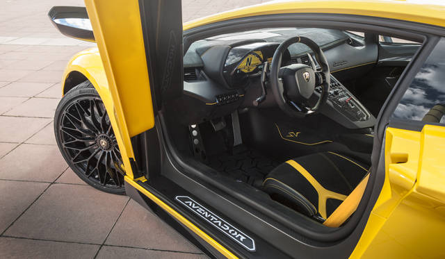 76_Lamborghini_Aventador_SV