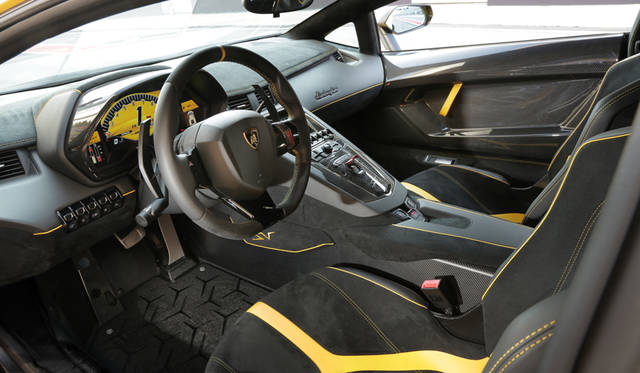 77_Lamborghini_Aventador_SV