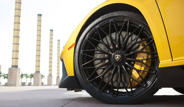 85_Lamborghini_Aventador_SV