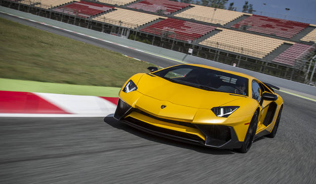 86_Lamborghini_Aventador_SV