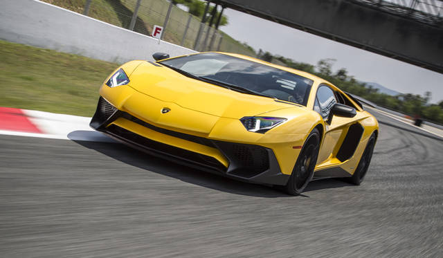 87_Lamborghini_Aventador_SV