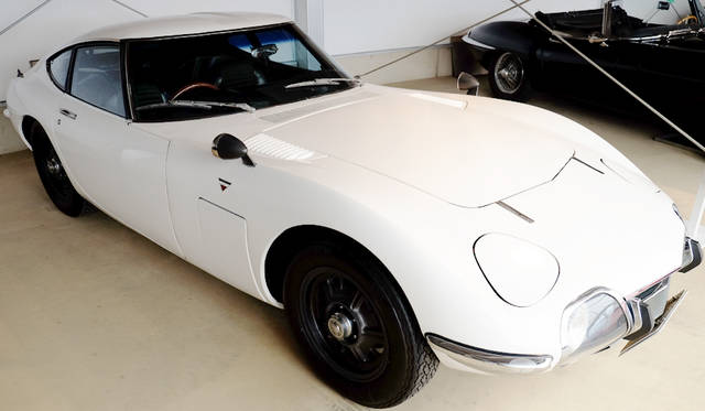 車両｜トヨタ「2000GT」<br>撮影協力｜NPO法人ToSCA（魔方陣スーパーカーミュージアム）<br>撮影機材｜FUJIFILM X-T10