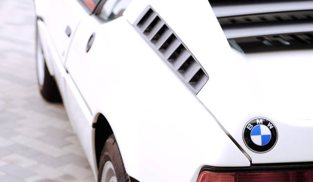 車両｜BMW「M1」<br>撮影協力｜NPO法人ToSCA（魔方陣スーパーカーミュージアム<br>撮影機材｜FUJIFILM X-T10