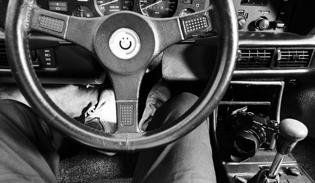 カメラ｜FUJIFILM X-T10 18-55mm レンズキット<br>車両｜BMW「M1」<br>撮影協力｜NPO法人ToSCA（魔方陣スーパーカーミュージアム）