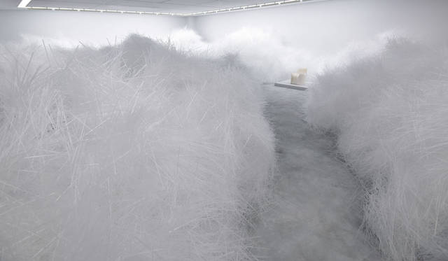 <strong>佐賀県立美術館</strong><br />「吉岡徳仁展 トルネード」