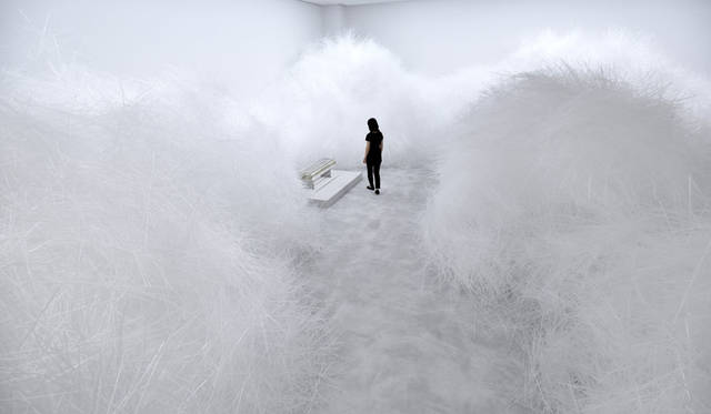 <strong>佐賀県立美術館</strong><br />「吉岡徳仁展 トルネード」