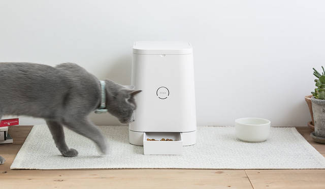 <strong>RINN｜リン</strong><br />猫・小型犬専用 自動給餌器「PETLY（ペットリー）」2015年モデル