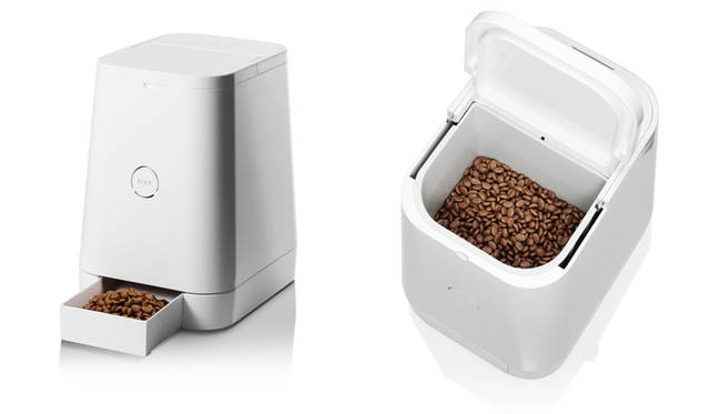 <strong>RINN｜リン</strong><br />猫・小型犬専用 自動給餌器「PETLY（ペットリー）」2015年モデル