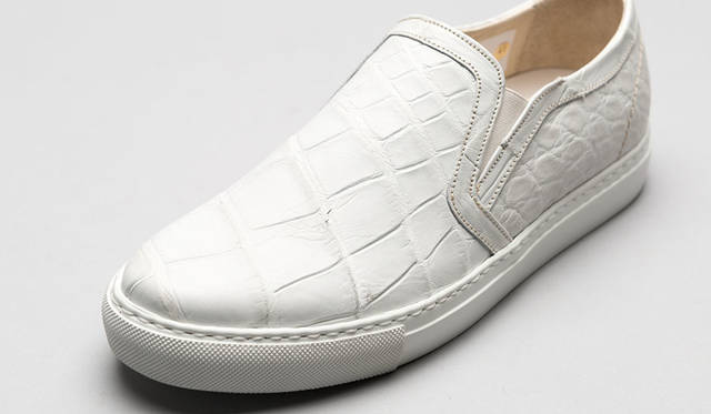 <strong>ISETAN MEN’S｜イセタンメンズ</strong><br />新作ワニ革スリッポン、限定6足カラーオーダー開催