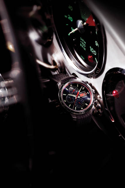 <strong>ミッレ ミリア GTS クロノ</strong><br />ケース｜ステンレススチール<br />直径｜44mm<br />厚さ｜13.79mm<br />ムーブメント｜自動巻き<br />パワーリザーブ｜48時間<br />機能｜時、分、9時位置にスモールセコンド、30分および12時間積算計、タキメーター、日付表示<br />ストラップ｜ブラックラバー<br />防水｜100ｍ<br />価格｜83万1600円<br />