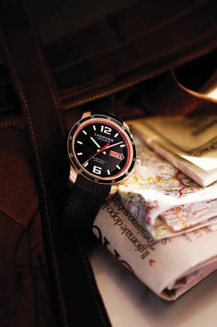 <strong>ミッレ ミリア GTS オートマティック</strong><br /><br />ケース｜ステンレススチール<br />直径｜43mm<br />厚さ｜11.43mm<br />ムーブメント｜自動巻き（Cal.Chopard 01.01-C）<br />パワーリザーブ｜60時間<br />機能｜日付表示<br />ストラップ｜ブラックラバー<br />防水｜100ｍ<br />価格｜68万400円