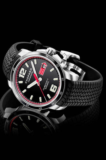 <strong>ミッレ ミリア GTS オートマティック</strong><br />ケース｜ステンレススチール<br />直径｜43mm<br />厚さ｜11.43mm<br />ムーブメント｜自動巻き（Cal.Chopard 01.01-C）<br />パワーリザーブ｜60時間<br />機能｜日付表示<br />ストラップ｜ブラックラバー<br />防水｜100ｍ<br />価格｜68万400円