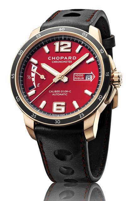 <strong>ミッレ ミリア 2015 レースエディション</strong><br />ケース｜18Kローズゴールド<br />直径｜43mm<br />厚さ｜11.43mm<br />ムーブメント｜自動巻き（Cal.Chopard 01.08-C）<br />パワーリザーブ｜60時間<br />機能｜パワーリザーブ表示、日付表示<br />ストラップ｜ブラックバレニア・カーフレザーストラップにレッドのステッチ<br />防水｜100ｍ<br />限定本数｜世界限定100本<br />価格｜254万8800円<br />