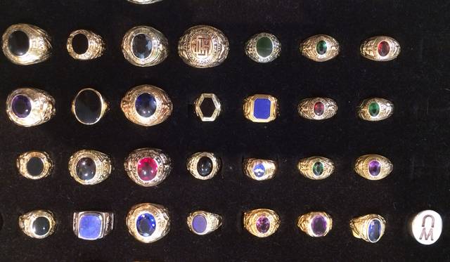 Tiffany のヴィンテージ カレッジリング<br />12万9600円～121万5000円