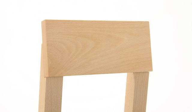 <strong>karimoku｜カリモク家具</strong><br />デザイン：白鳥浩子「pony チェア／ SAYONARA 国立競技場」（限定数：150脚）