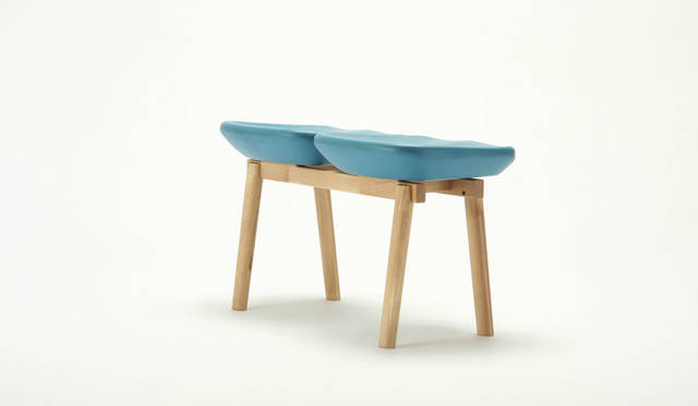 <strong>karimoku｜カリモク家具</strong><br />デザイン：鈴木元「KOKURITSU ベンチ／ SAYONARA 国立競技場」（限定数：200台）