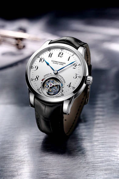 <strong>ユリス・アンカー・トゥールビヨン</strong><br />ケース｜18Kホワイトゴールド<br />直径｜44mm<br />ムーブメント｜手巻き（Cal.UN178）<br />機能｜トゥールビヨン（独自のユリス・アンカー脱進機搭載）、パワーリザーブ表示<br />ストラップ｜アリゲーター<br />防水｜30ｍ<br />限定数｜18本<br />発売時期｜8月予定<br />予価｜1100万円<br />