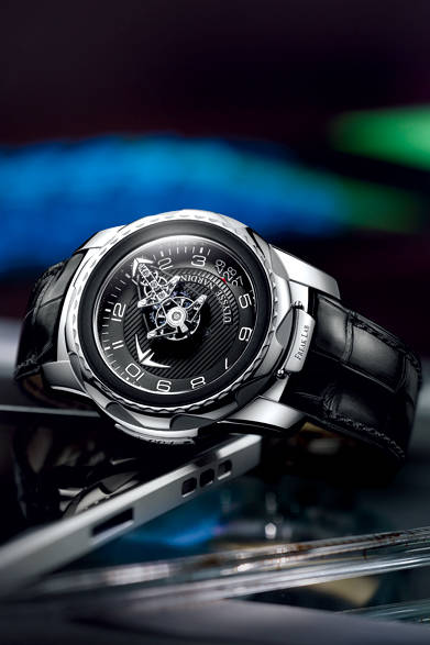 <strong>フリーク ラボ</strong><br />ケース｜18Kホワイトゴールド<br />直径｜45mm<br />ムーブメント｜手巻き（Cal.UN-210）<br />機能｜トゥールビヨン（分針にセットした脱進機が回転）、日付表示<br />ストラップ｜アリゲーター<br />発売時期｜8月予定<br />予価｜1400万円<br />