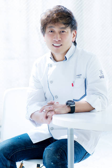 パティスリーesオーナーシェフ　小山進さん