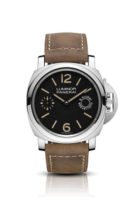 <strong>ルミノール　マリーナ　8デイズ ACCIAIO 44mm</strong><br />ケース｜ステンレススチール<br />直径｜44mm<br />ムーブメント｜自動巻き（Cal.P.5000）<br />ムーブメント｜自動巻き（Cal.P.5000）<br />機能｜8日間パワーリザーブ<br />防水｜200m<br />価格｜87万4800円