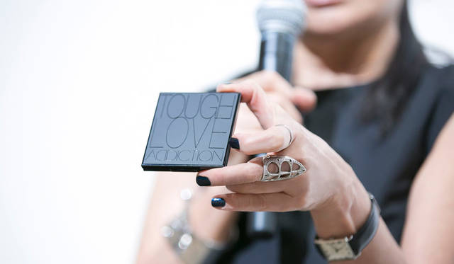 秋のテーマは「TOUGH LOVE」。ニューヨークを舞台にした力強く、エッジイなメイク。