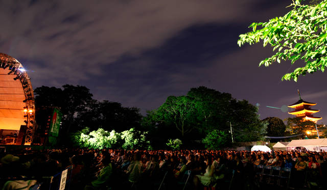 “大人が楽しむ音楽フェスティバル” を体現する「Slow LIVE」は、1282年に創建された池上本門寺にておこなわれる。風雅な空間に呼応するように、出演者たちはアコースティックセットなど音の響きを体感できるステージを展開。<br/>日程｜9月4日（金）、5日（土）、6日（日）<br/>場所｜東京都・池上本門寺<br/>Tel. 03-5720-9999（ホットスタッフ・プロモーション）<br/>http://lultimo.jp/smsl/