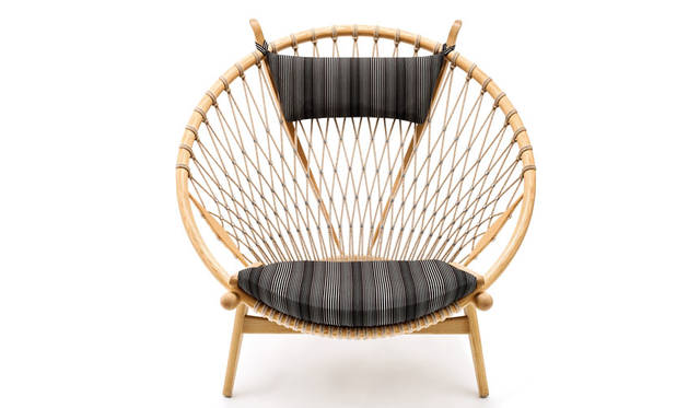 <strong>SHIMA-SHIMA｜縞縞</strong><br />ハンス・J. ウェグナー×縞縞「サークルチェア」