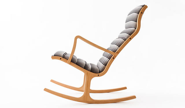 <strong>SHIMA-SHIMA｜縞縞</strong><br />天童木工×縞縞「ヘロンロッキングチェア」