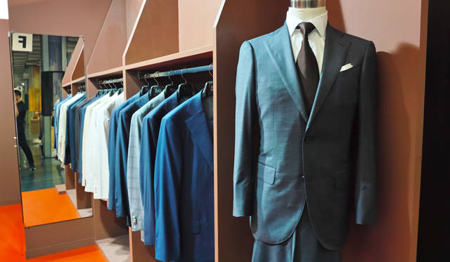 「Takizawa Shigeru（タキザワシゲル）」のブースより。日本からの出展社のなかでは常連であり、イタリアのテーラーメイドと十二分に渡り合う、独自のクオリティをフィレンツェでアピールしている