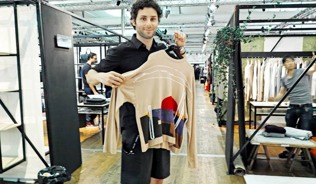 「WHO IS ON NEXT？　UOMO」の展示ブースより。個性の光るアプローチを見せる、新世代のデザイナーたち